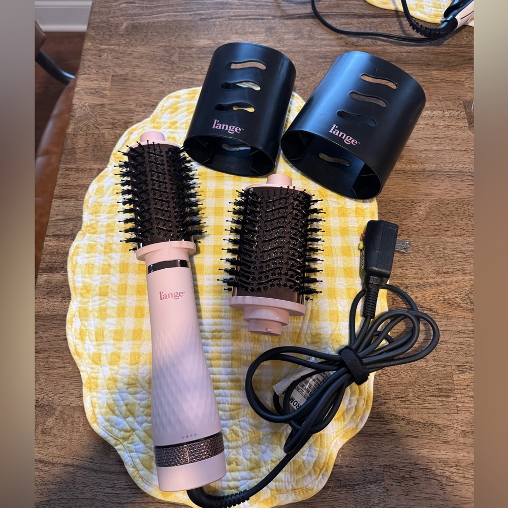 Lange Pink Rotating Hot Air Styling Brush with Black Barrels